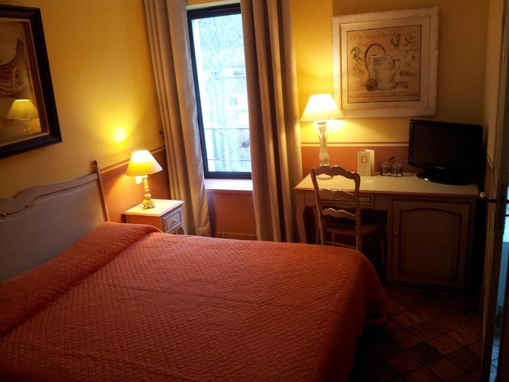 Hotel Du Poete Fontaine-de-Vaucluse Quarto foto