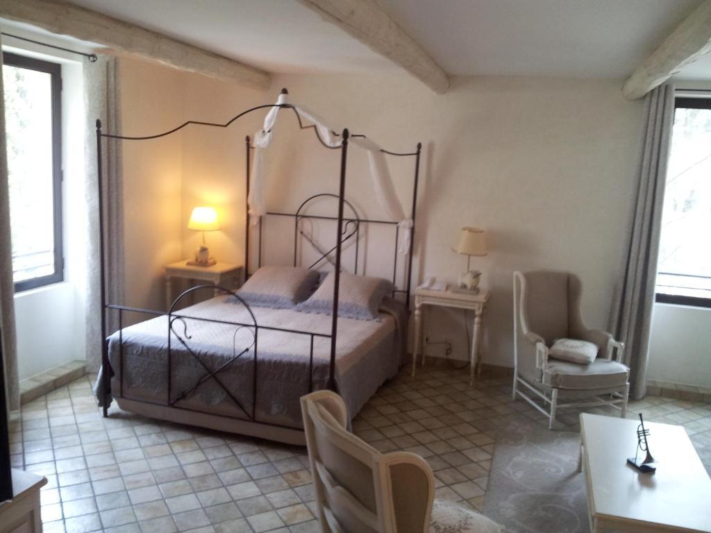 Hotel Du Poete Fontaine-de-Vaucluse Quarto foto
