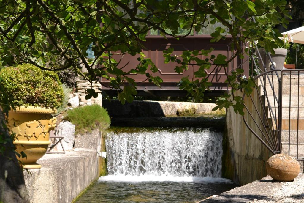 Hotel Du Poete Fontaine-de-Vaucluse Exterior foto